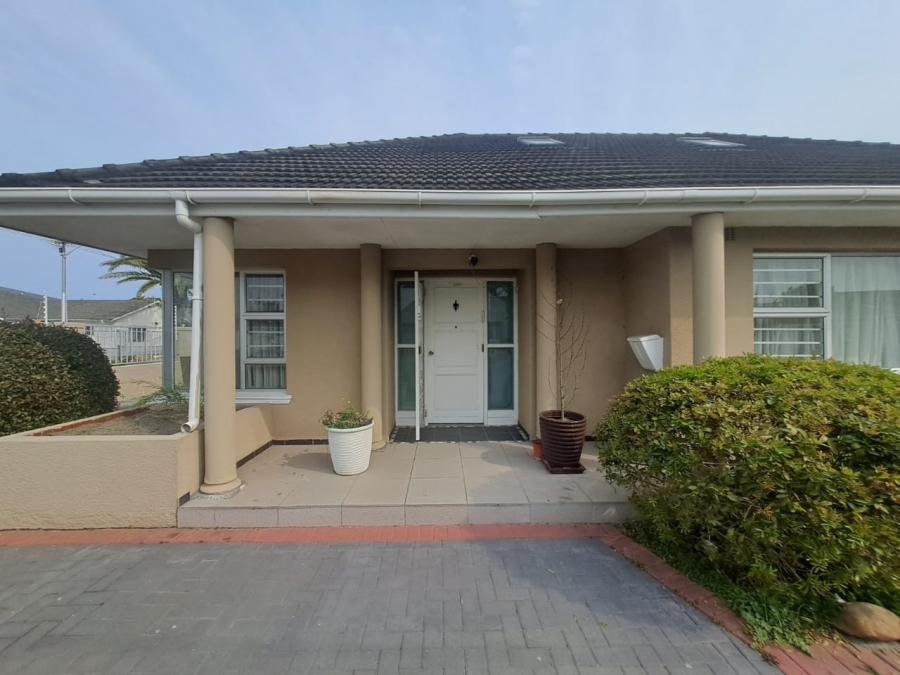 6 Bedroom Property for Sale in Athlone Western Cape